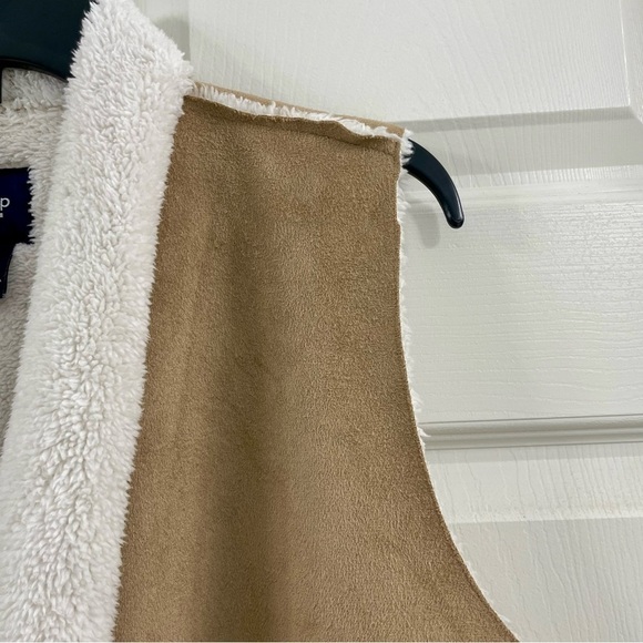 Gap Tan Sherpa Vest - Size Medium - Picture 6 of 8